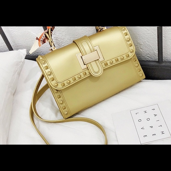 Ncline Handbags - Baguette Handbag